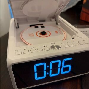 G Keni White Portable CD Player with Digital Display